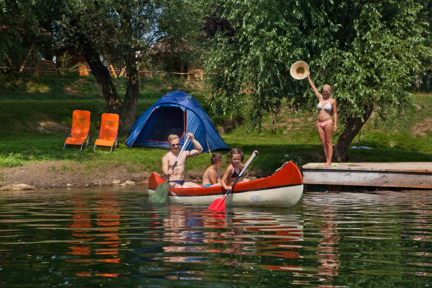Raziskovanje reke Kolpe s kanujem. Na&scaron; partnerski kamp, Kamp Podzemelj. Vir: Jo&scaron;t Gantar.
