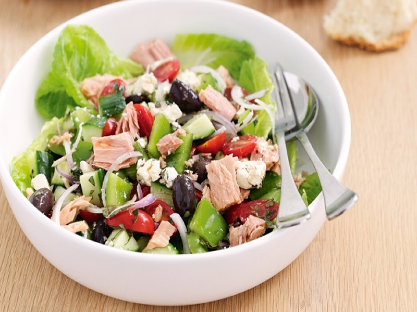 Osvežilna solata, ki si jo lahko hitro pripravite, ko ste na poti z avtodomom. 